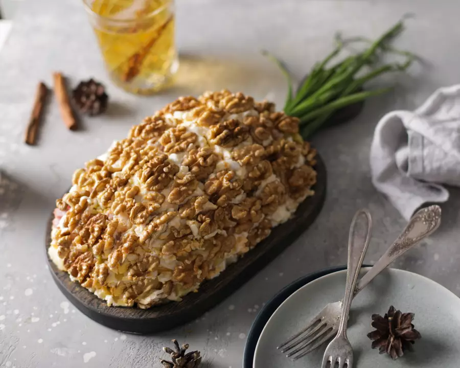 Салат с ананасом и ветчиной