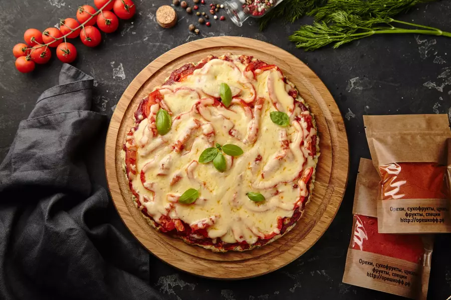 Готовое блюдо пицца из куриной грудки без муки
