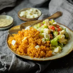 Киноа с овощами и сыром