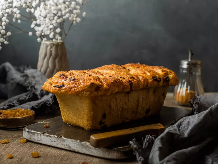 Готовое блюдо хлеб с изюмом и курагой