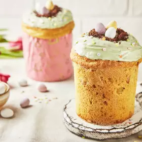 Пасхальный кулич с изюмом и цукатами