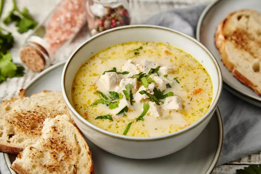 Готовое блюдо сырный суп с курицей