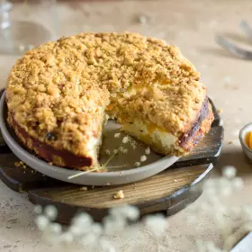 Королевская ватрушка с изюмом и курагой