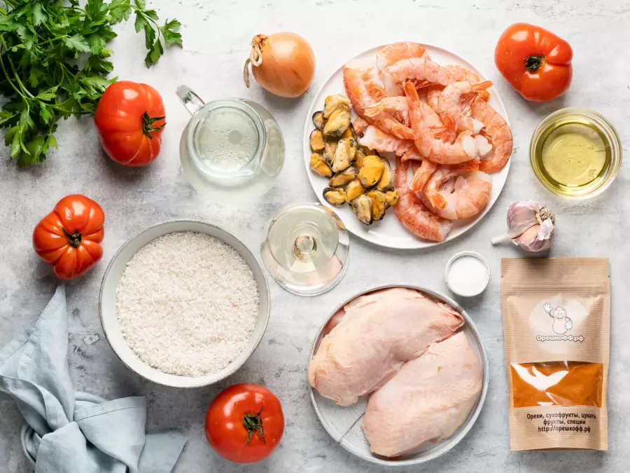 Ингредиенты для рецепта паэлья с морепродуктами и курицей