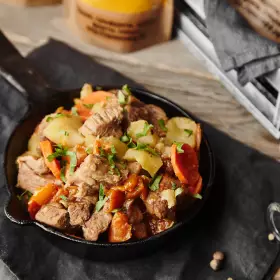 Тушёная индейка с курагой