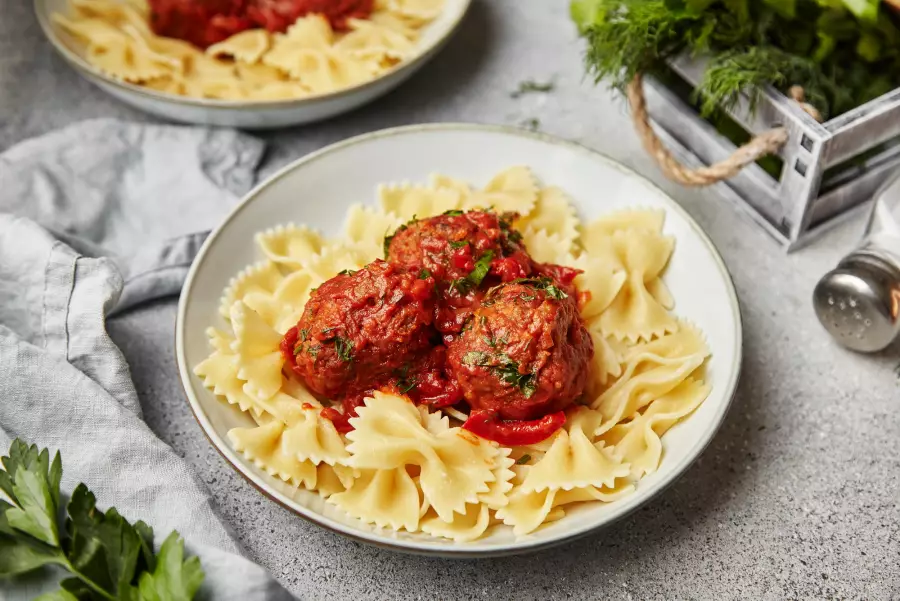 Готовое блюдо мясные тефтели с кускусом