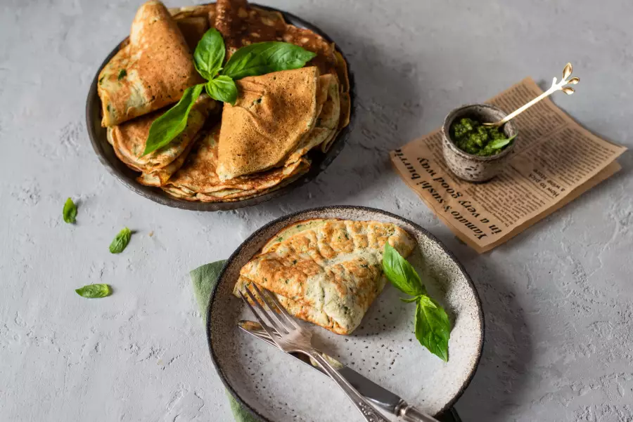 Готовое блюдо блины с куриным фаршем