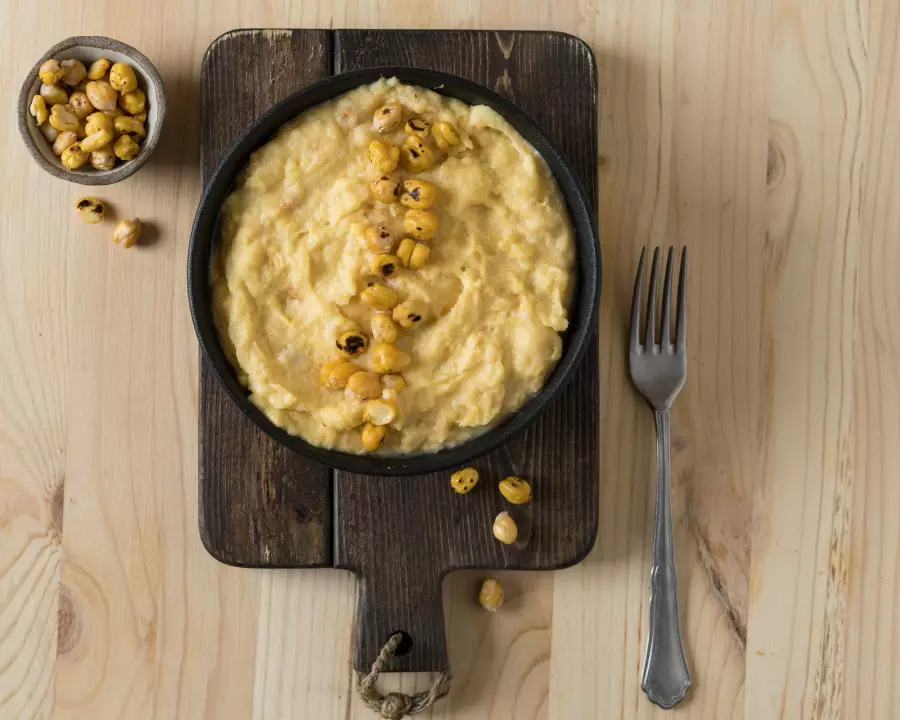 Готовое блюдо кукурузная каша с нутом и сыром