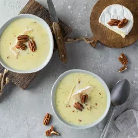 Суп-пюре из брокколи с сыром и орехами