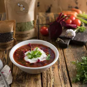 Борщ с курицей, свёклой и свежей капустой