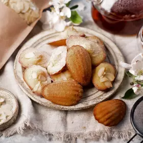 Печенье «Мадлен» с миндальными лепестками