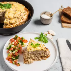 Блинный пирог с грибами и курицей