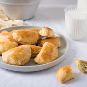 Сочники с творогом и курагой