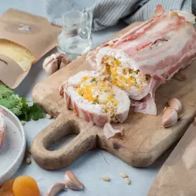 Куриный рулет с начинкой в беконе