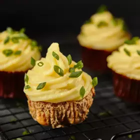 Закусочные кексы из мяса с картофелем