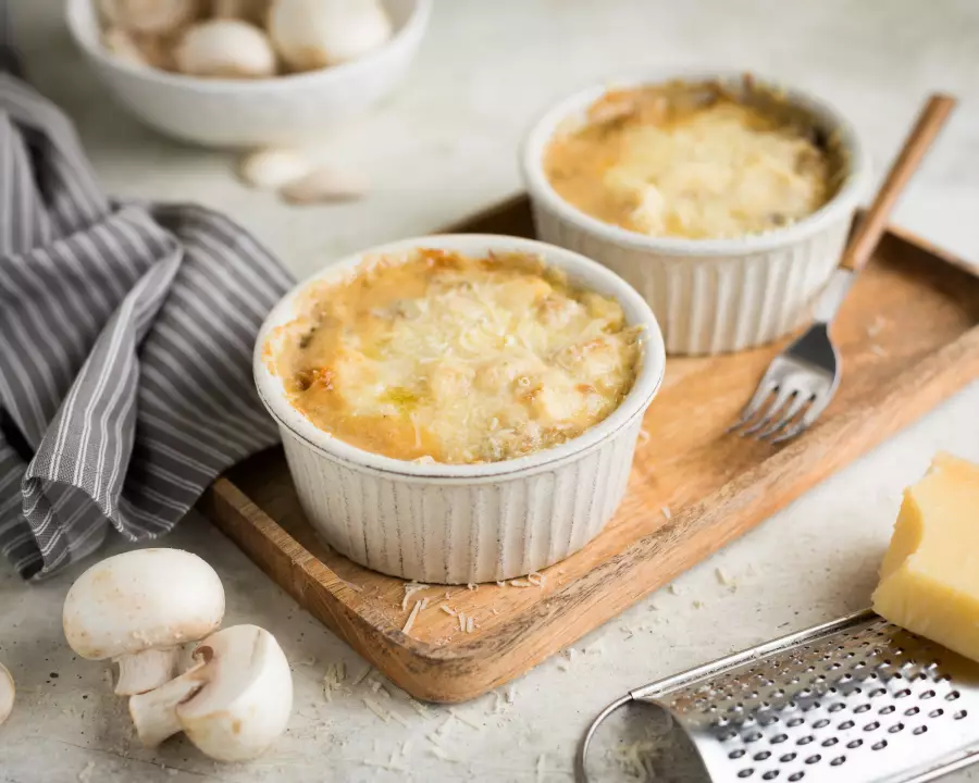Классический жульен с грибами и курицей