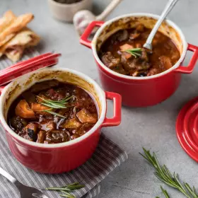 Гуляш из говядины с овощами