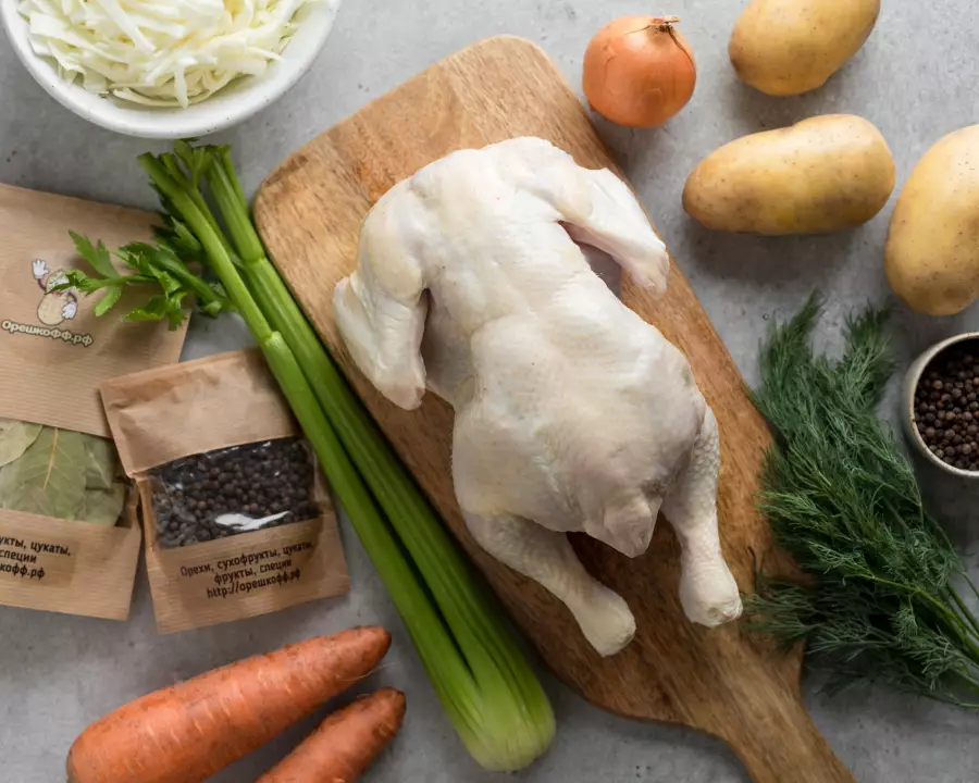 Ингредиенты для рецепта щи из свежей капусты с курицей