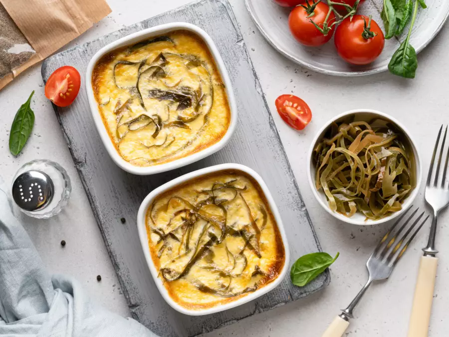 Омлет в духовке с морской капустой