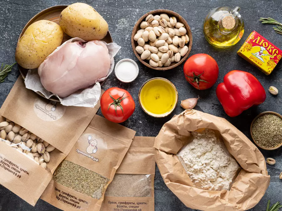 Ингредиенты для рецепта фокачча с курицей и фисташками