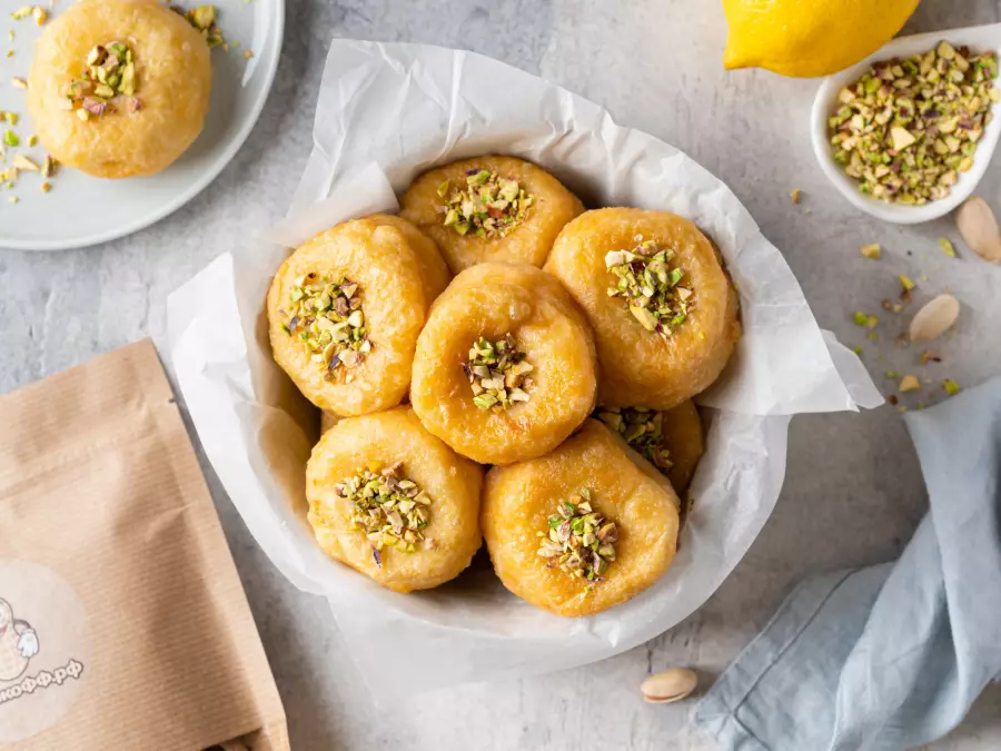 Пончики с фисташками