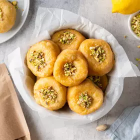 Пончики с фисташками
