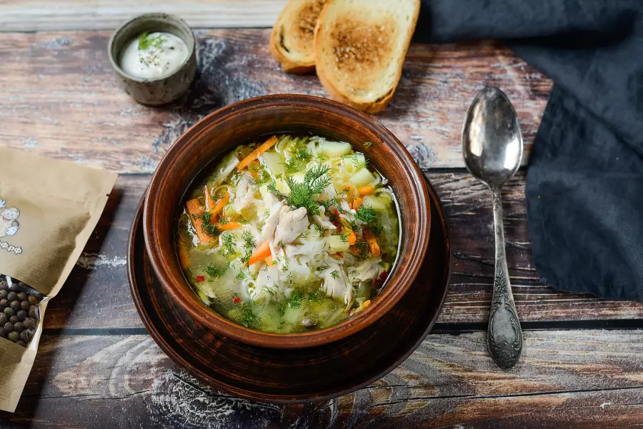 Готовое блюдо рисовый суп с курицей