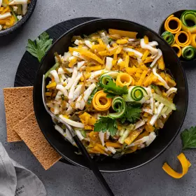 Салат с кальмарами, морской капустой и тыквой
