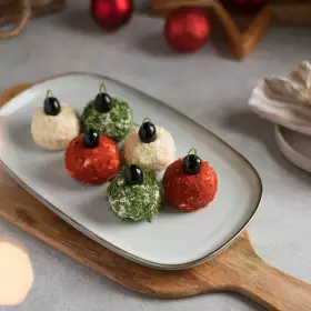 Закуска из творога с сыром «Ёлочные шары»