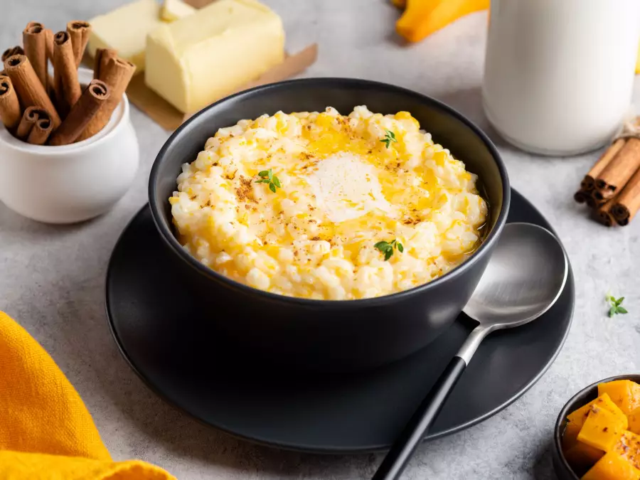 Готовое блюдо тыквенная каша с рисом и молоком