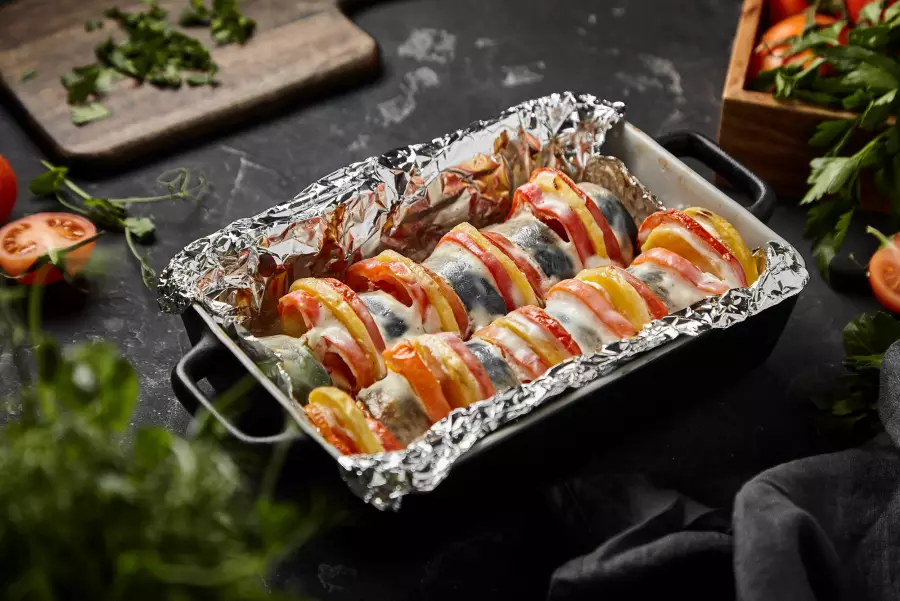 Готовое блюдо запечённая скумбрия в фольге