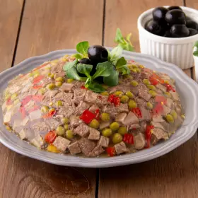Заливное из говяжьего  языка