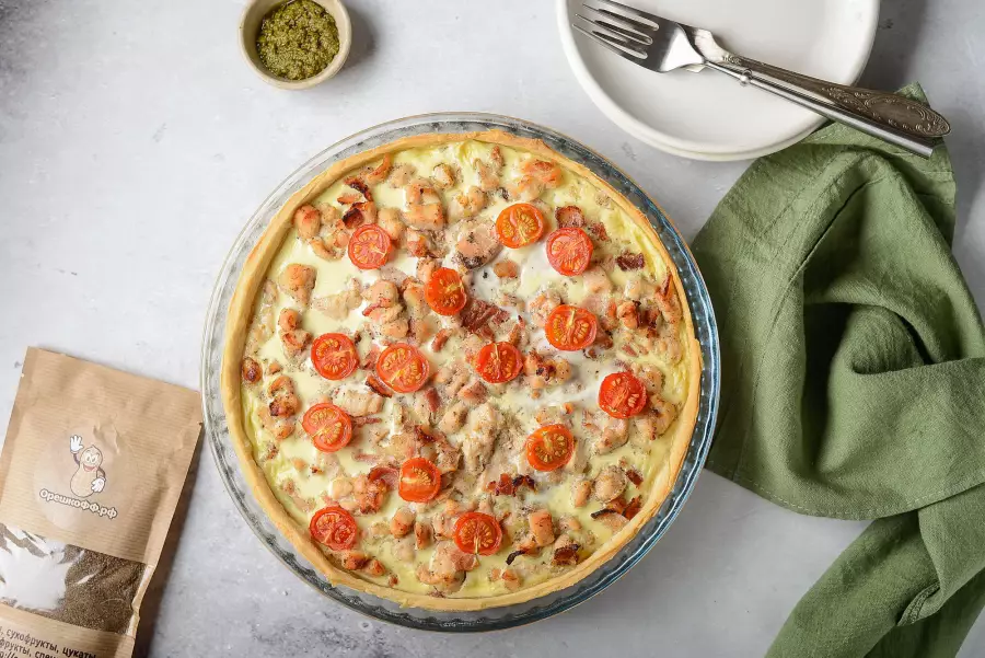 Готовое блюдо киш с курицей