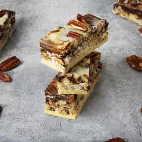 Батончики с карамелью, кокосом и орехами пекан