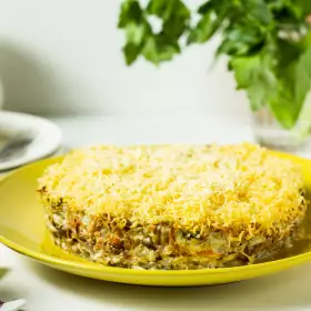 Салат с минтаем, морковью и луком