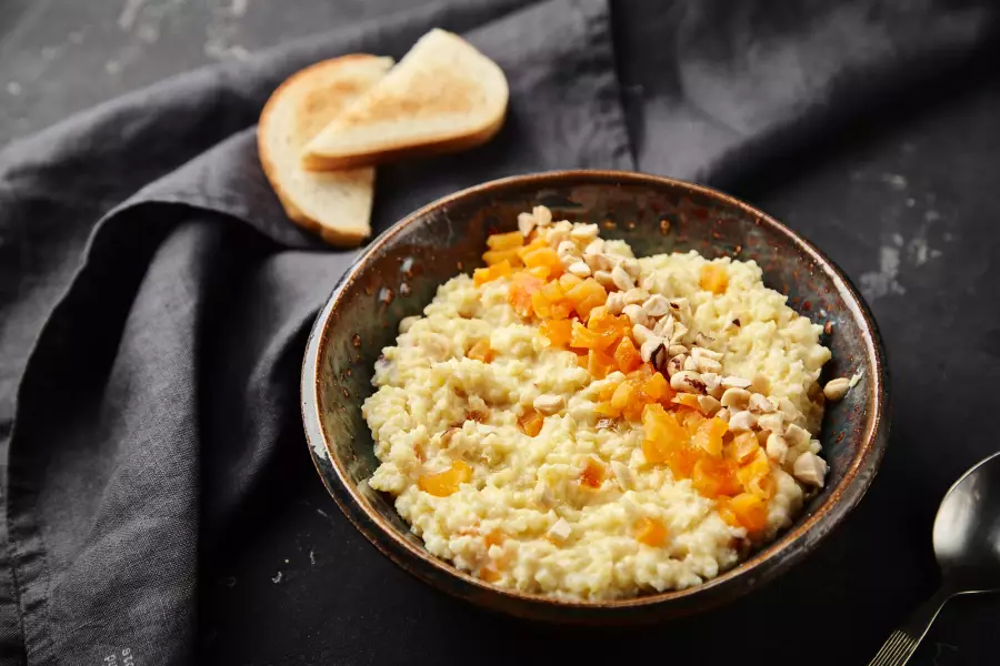 Готовое блюдо пшённая каша с курагой