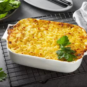 Рыбная запеканка с картофелем и шпинатом