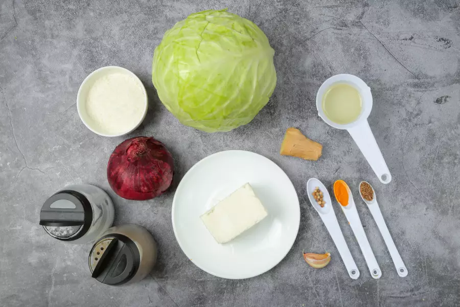 Ингредиенты для рецепта салат с капустой, сыром и имбирём
