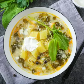 Щавелевый суп с яйцом