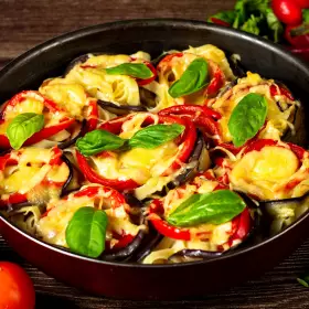 Паста с баклажанами и перцем в духовке