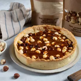 Карамельный тарт с фундуком