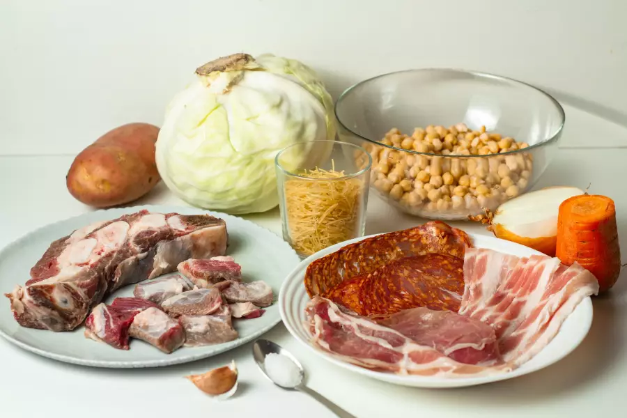 Ингредиенты для рецепта рагу с мясом по-испански