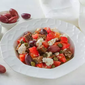 Салат с оливками и фетой «Дакос»
