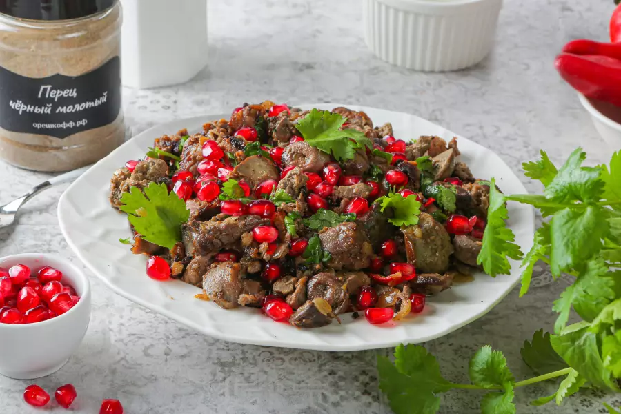 Готовое блюдо кучмачи по-грузински из куриных потрохов