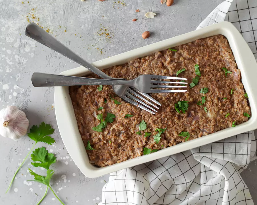 Готовое блюдо сациви из курицы с арахисом