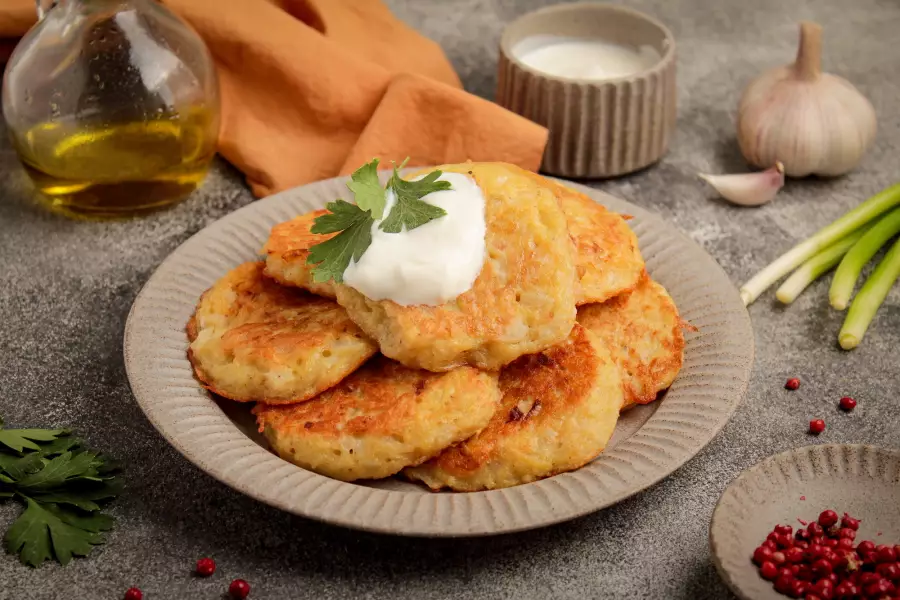Готовое блюдо драники картофельные классические