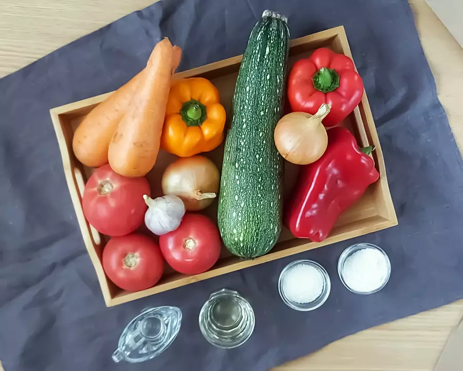 Ингредиенты для рецепта лечо из кабачков