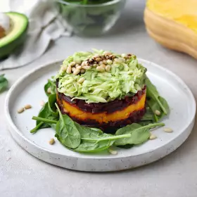 Салат из свёклы, запечённой тыквы и авокадо