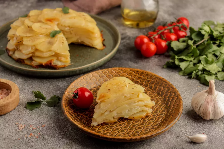 Готовое блюдо картофель по-французски «буланжер»