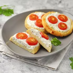 Ватрушки с творогом и помидорами